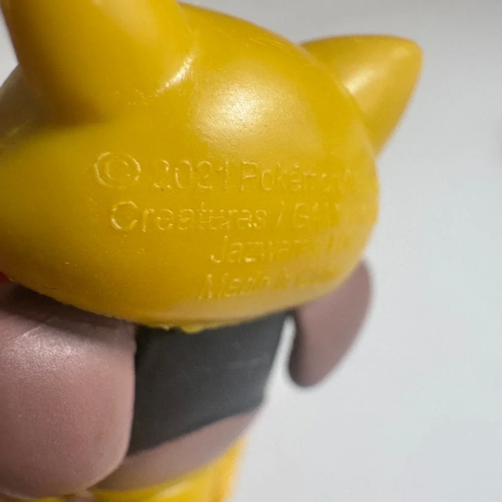 Pokemon Jazwares Abra Battle Figure with Luxury Ball 2 Inch Collectible Toy